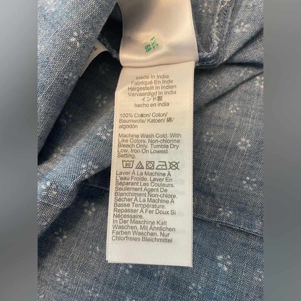 J Crew - NWT Long Sleeve Button Down Floral Print Chambray Shirt. Size small - Picture 8 of 11